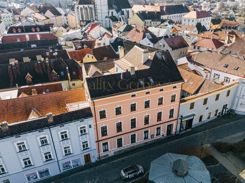 Prodej bytu 4+1 (108 m²) – centrum Jindřichova Hradce, ulice Sady